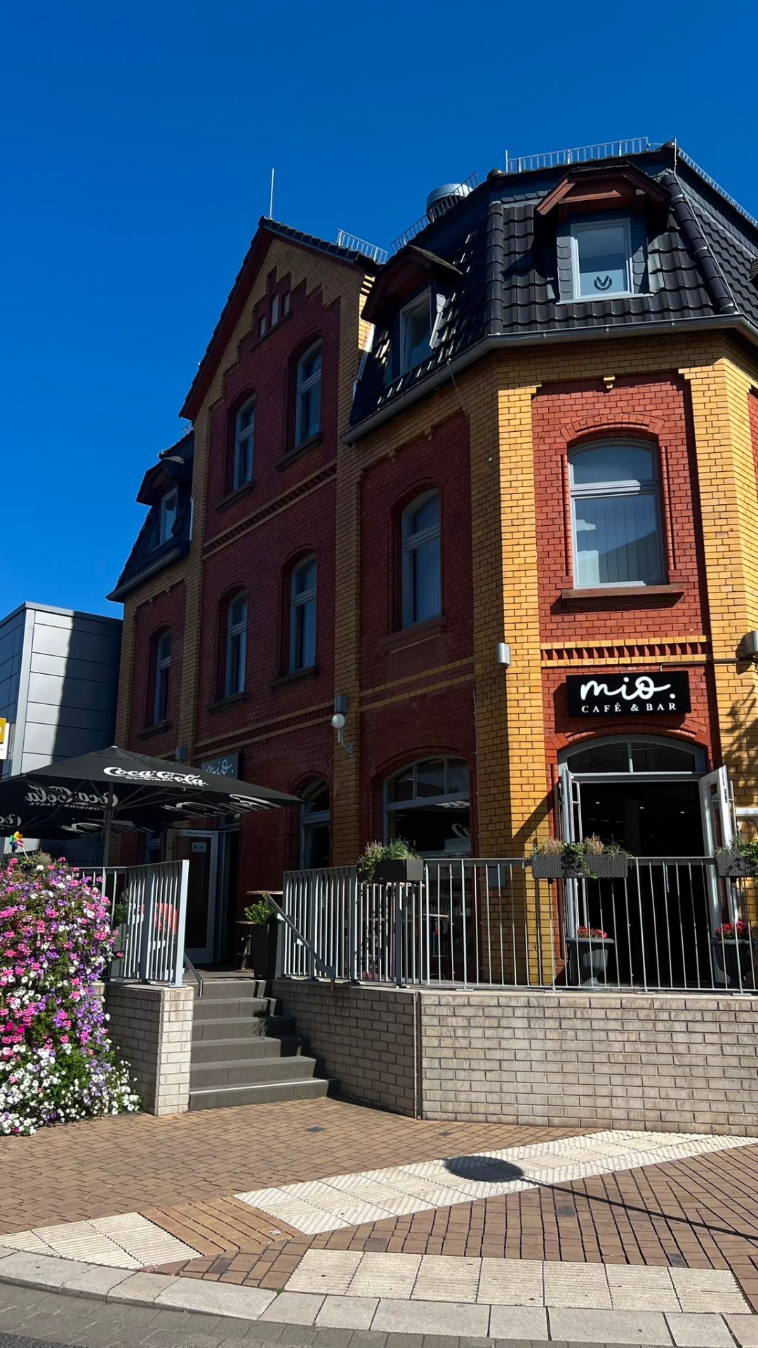 Außenansicht vom mio Cafe & Bar in der Nürnberger Straße in Bebra